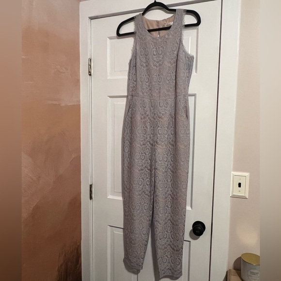LAUREN CONRAD • RUNWAY COLLECTION • LAVENDER LACE JUMPSUIT - Picture 5 of 8
